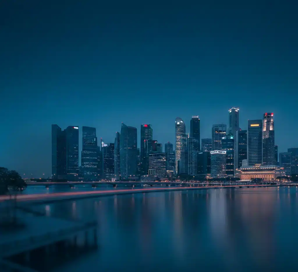 Skyline del distrito financiero de Singapur, representando la estabilidad jurídica para el traslado de residencia fiscal y creación de empresas internacionales.